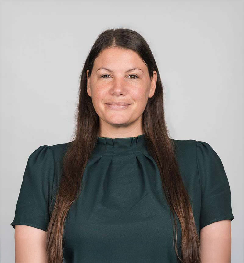 Dr Amanda